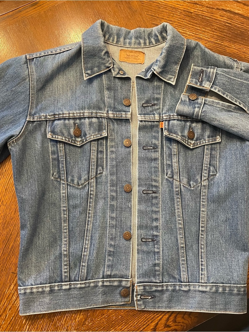 Levi's Classic Medium Wash Trucker Style Denim Jacket size small